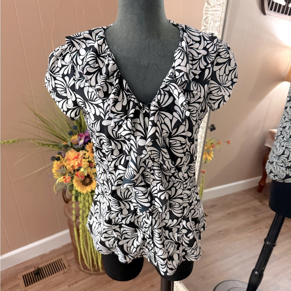 Banana Republic • Ruffle Short Sleeve Button Down Blouse